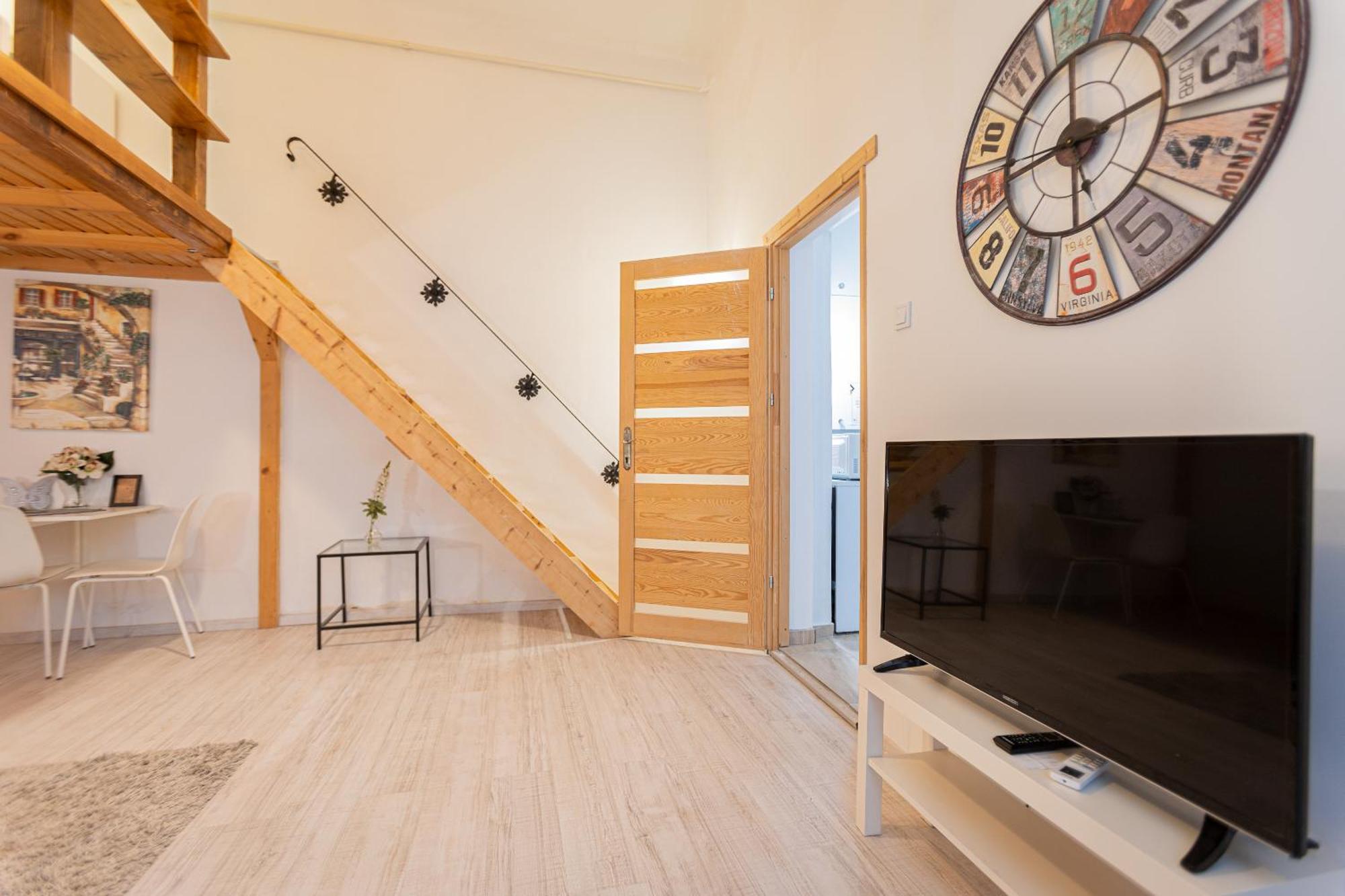 Cosy Flat With Balcony Apartment